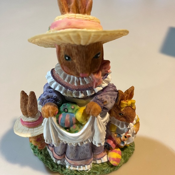 Victorian Collection Rabbit Figurines - Picture 4 of 13